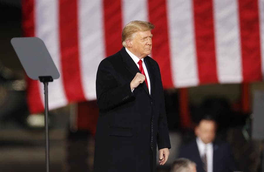 Trump dedica su mitin en Georgia a repetir falsamente que ganó elecciones en lugar de enfocarse en los candidatos republicanos