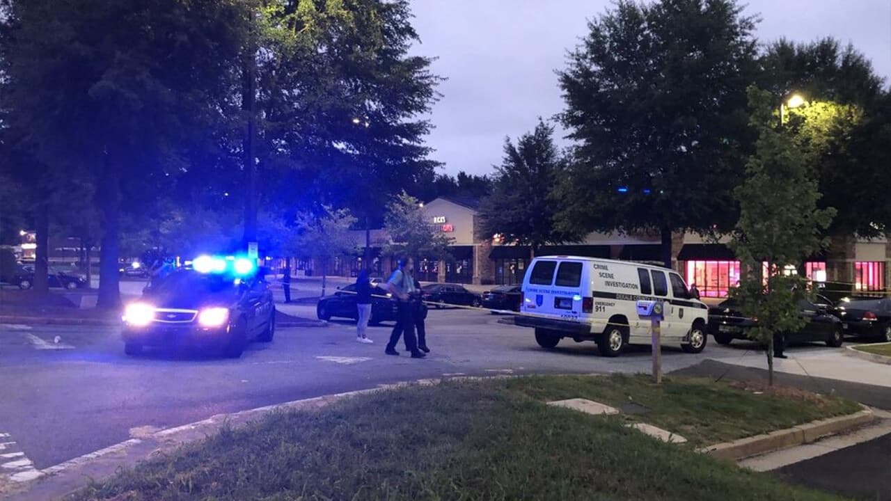 La Policía del condado de Dekalb mantiene acordonada la zona para recabar evidencias.