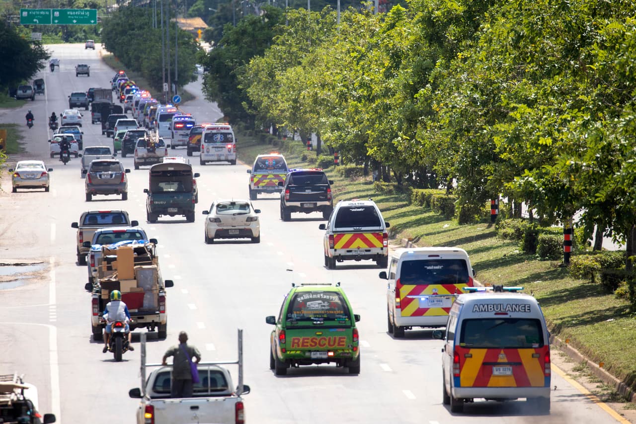 Las autoridades revelaron que el autor, un exsargento de policía de 34 años que se suicidó tras matar a su familia, había sido despedido por un cargo de drogas relacionado con 
<a href="https://www.univision.com/temas/drogas-y-adicciones">metanfetaminas</a> y había tenido el mismo jueves una visita judicial por el caso. 
<b>La sentencia estaba prevista para este viernes.</b>