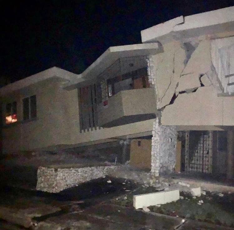 En Yauco muchas casas quedaron derrumbadas tras el fuerte temblor.