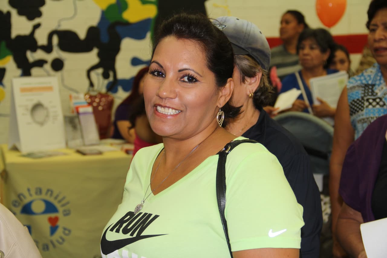 Unas 300 personas asistieron a la feria “Camino a la Salud’, donde se hicieron exámenes gratis, bailaron Zumba y conocieron a la carismática Cecilia Ramírez Harris de Primer Impacto.