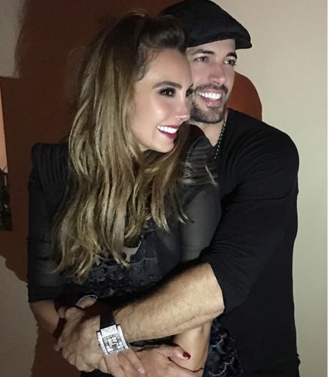 "Estos brazos también están muy ricos", escribió la empresaria acompañando está fotografía que compartió en sus redes sociales.