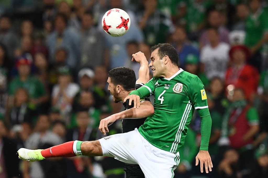 Rafael Márquez durante el encuentro ante Nueva Zelanda.