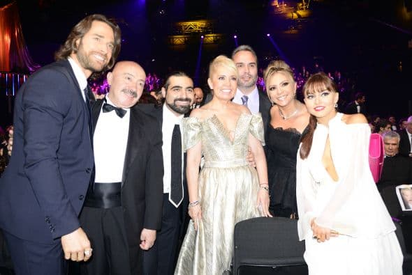 Muy elegantes y guapos lucieron todos nuestros actores favoritos.