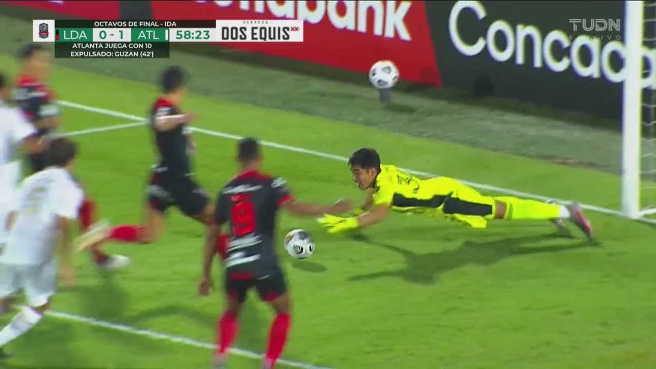 ¡Fogonazo! Yorguin Román le pega con furia y en dos tiempos salva Ríos