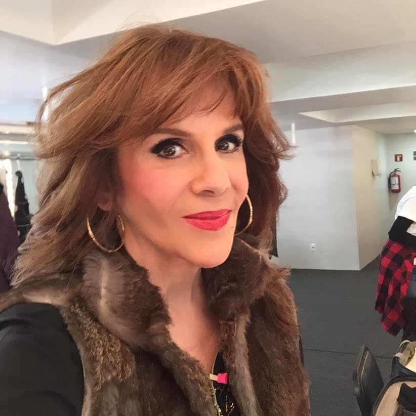 “Tengo una hija que es Flor, es hermosísima y le gusta mucho el baile; yo no estoy muy segura de que eso le convenga en la vida y por eso, como buena madre que soy cuido sus intereses, cuido quien la rodea y cuido lo que hace”, dijo en entrevista para Las Estrellas.