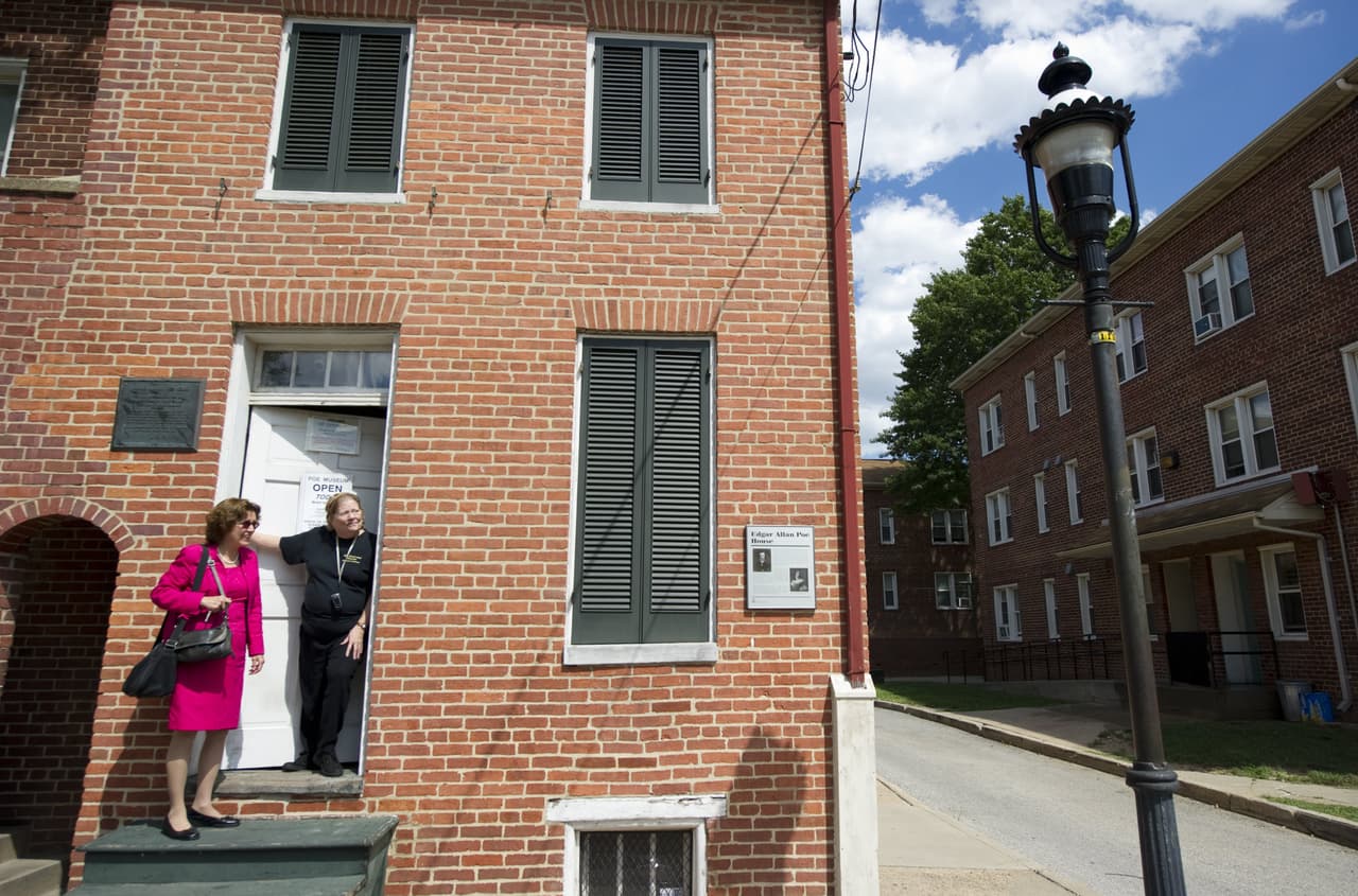 <a href="https://www.usatoday.com/story/news/nation/2021/09/08/what-least-expensive-zip-codes-america-real-estate-covid/5769847001/" target="_blank">24/7 Wall St. revisó los datos proporcionados por ATTOM Data Solutions</a>, un proveedor de datos de bienes raíces y propiedades y determinó:
<br>
<br>
<b>Puesto número 4.</b>
<br>
<br>1. Código postal: 21217.
<br>2. Ubicación: Baltimore, Maryland.
<br>3. Precio medio de venta de la vivienda: 35.000 dólares.
<br>4. Ingreso medio por hogar: $29,196.
<br>
<br>El código postal 21217 de Baltimore es uno de los únicos cinco códigos postales en todo el país con un tamaño de muestra suficiente, donde la mayoría de las casas vendidas en 2020 fueron por menos de $ 40,000. El precio medio de las 500 unidades de vivienda del área vendidas el año pasado fue de apenas 35.000 dólares.
<br>