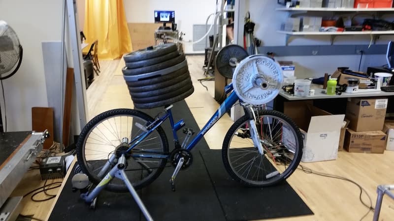 Ante el peso, los frenos tradicionales no funcionan tan bien y las pruebas suelen terminar en accidentes.