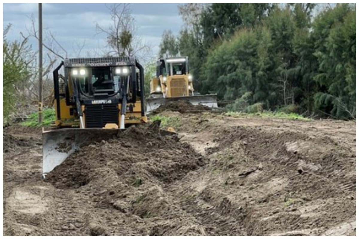 Limpian las carreteras de algunas ciudades en el Condado de Kern.