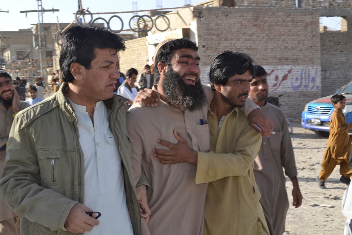 Familiares de los cadetes fallecidos han comenzado a llegar este martes al lugar de los hechos