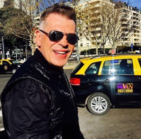 El actor sorprendió hace unas semanas con su 
<a href="http://www.univision.com/programas/novelas/sergio-goyri-se-hizo-varios-arreglitos-para-lucir-mas-joven-y-esta-irreconocible-fotos">radical cambio de imagen</a>, pues se quitó el bigote y se hizo un corte de cabello más juvenil.