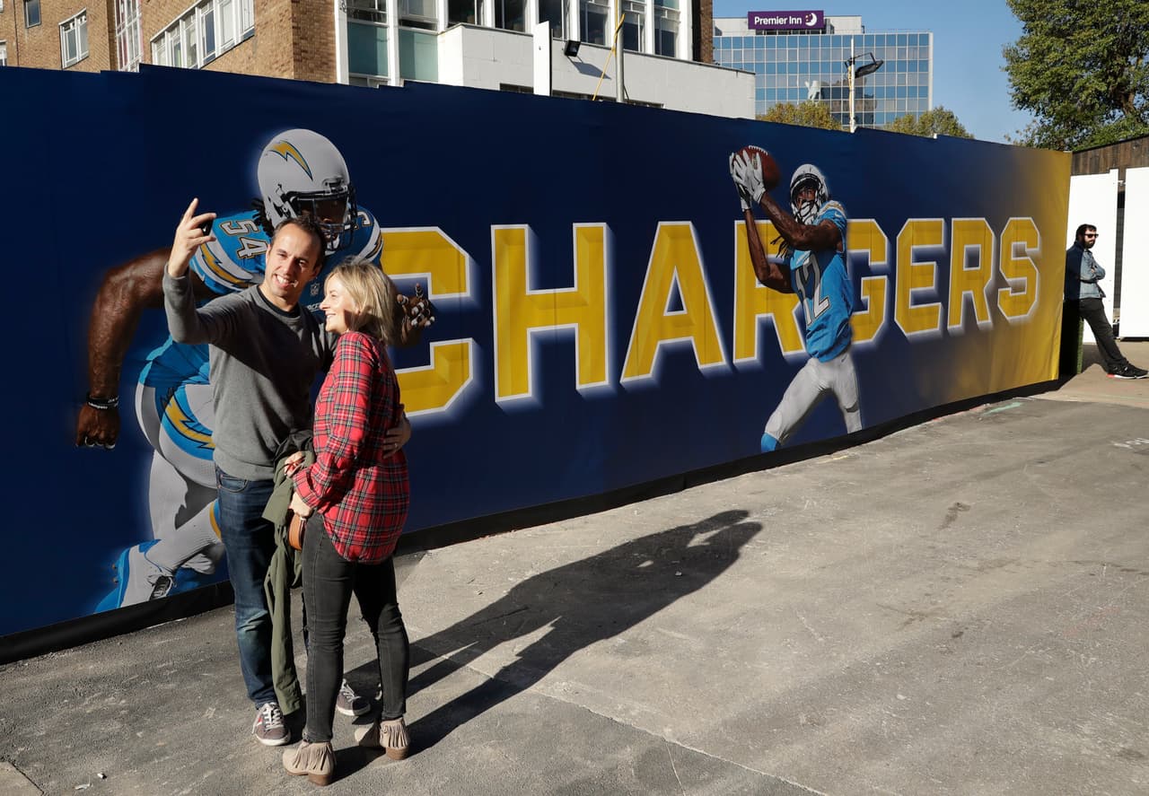 Los detalles de color inundaron a Londres en el partido de Tennessee Titans y Los Angeles Chargers disputado en Wembley, que recibió la fiesta del fútbol americano de la NFL.