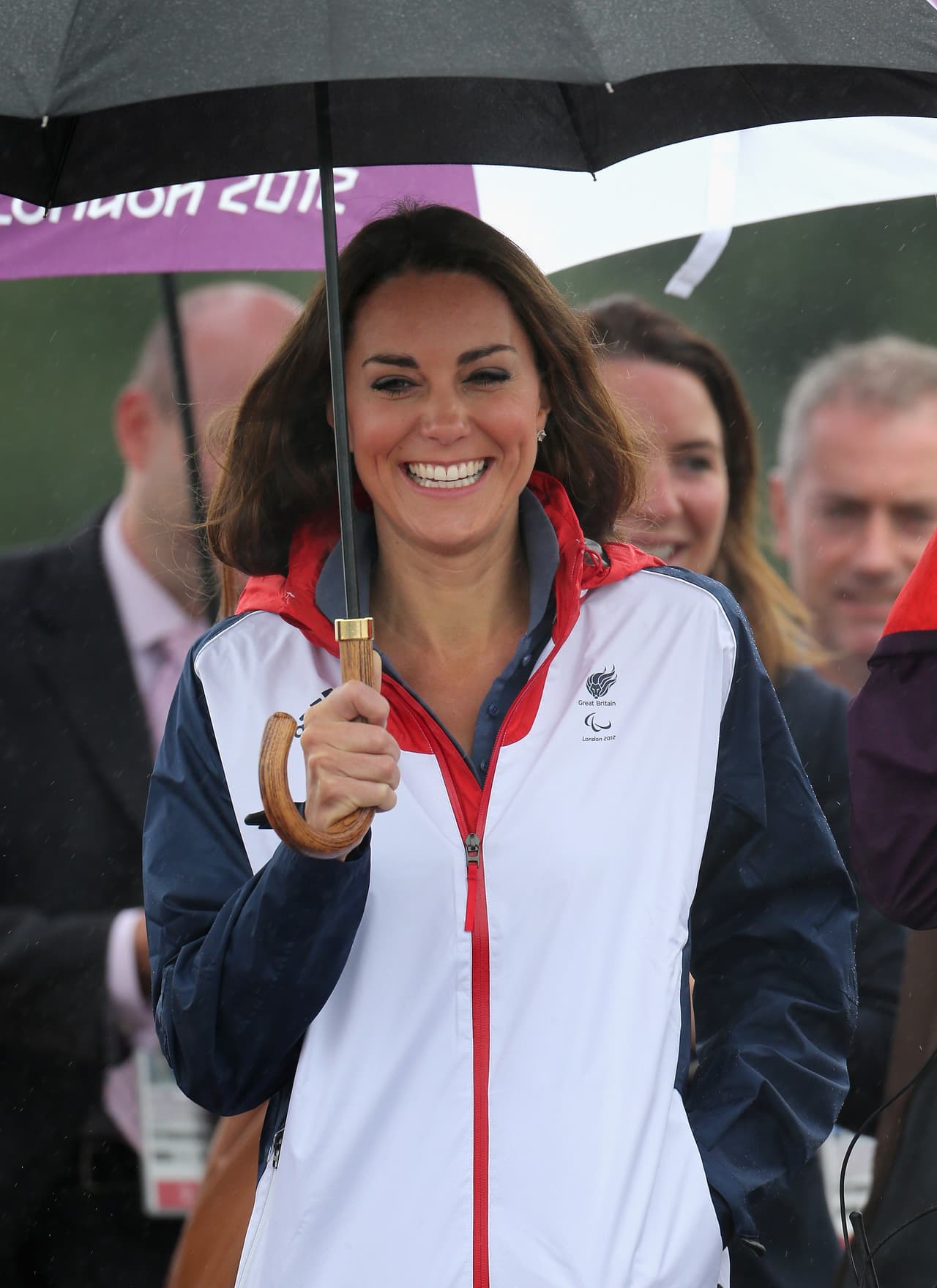 ¡Nada de eso! Se trata de una ciclista francesa que ha sido comparada con la bella princesa por sus facciones tan parecidas.