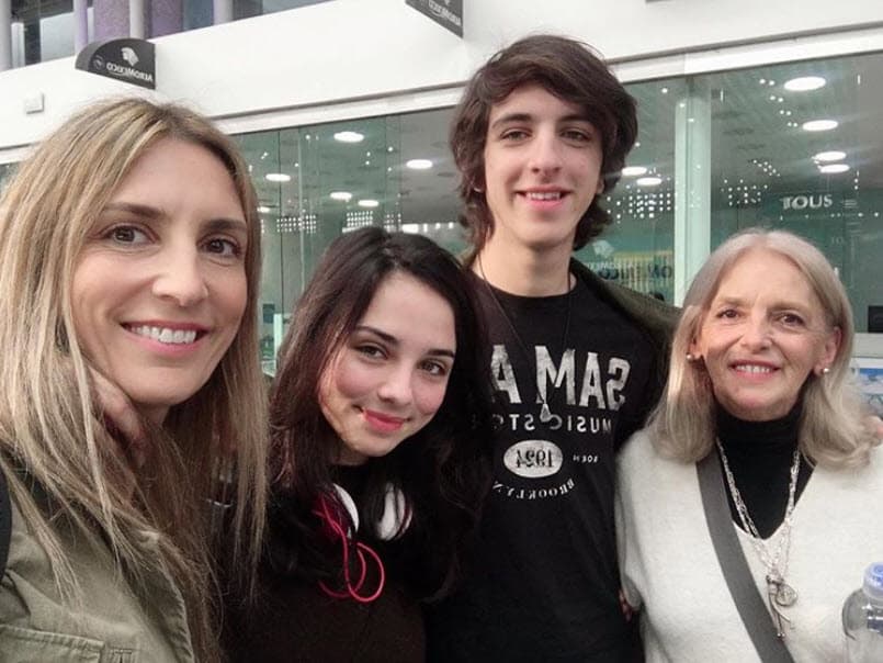 “Les ha hecho mucha falta (Eduardo Palomo) de muchas maneras, siempre hace falta tu padre y tu madre ahí, pero también hemos logrado agarrarnos muy fuerte los tres y transformar eso en cosas hermosas, en estar más unidos y amarnos más, en valorar más lo que tenemos y que nos tenemos. Y bueno, ‘El Flaco’ siempre es un espacio vacío que no se llena con nada”, confesó Ricco para 
<a href="https://www.youtube.com/watch?v=8pxNFmylQDY" target="_blank">‘De primera mano’,</a> en febrero de este año.
<br>