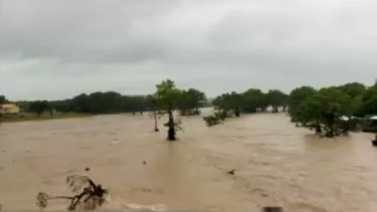 Confirman dos personas muertas por las fuertes lluvias en el centro de Texas