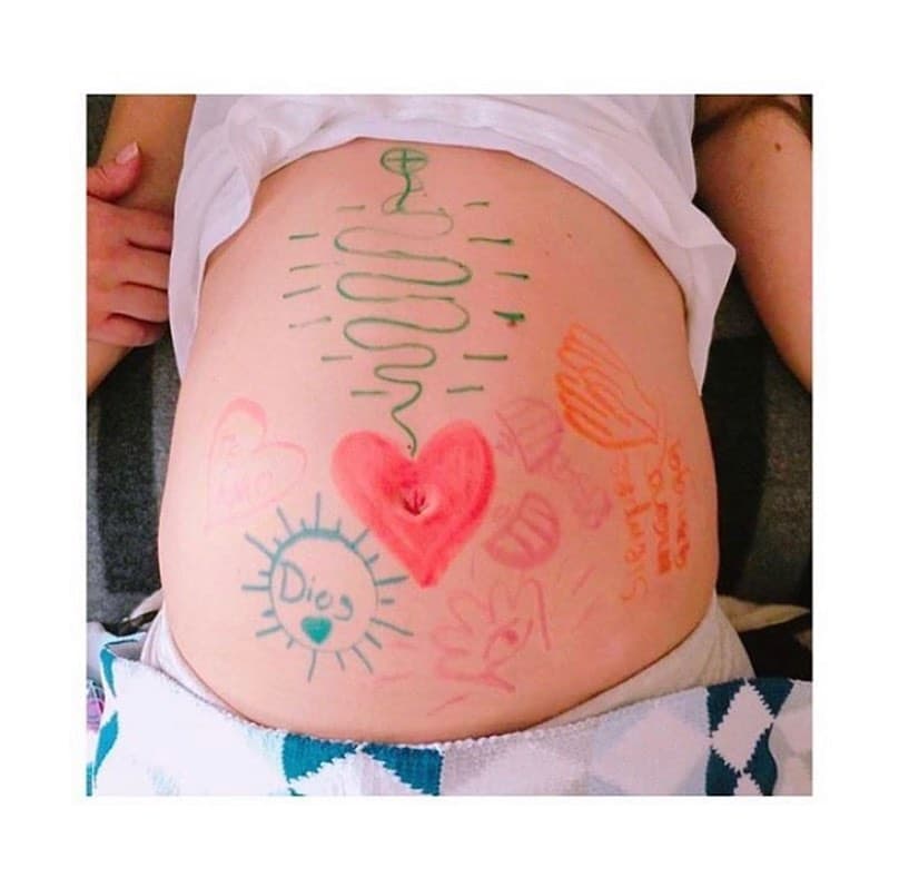 Para muchos usuarios, dichas imágenes de la comunicadora confirmarían que Anahí estaba embarazada por segunda vez.