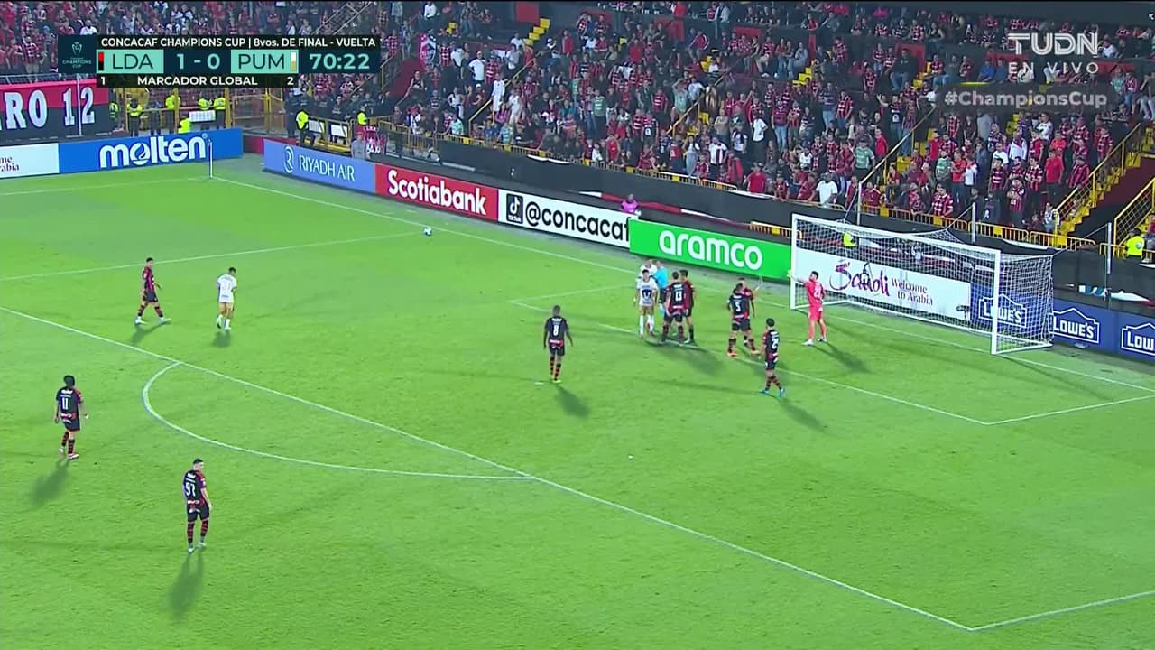 ¡TIRO ATAJADO! disparo por Jorge Ruvalcaba.