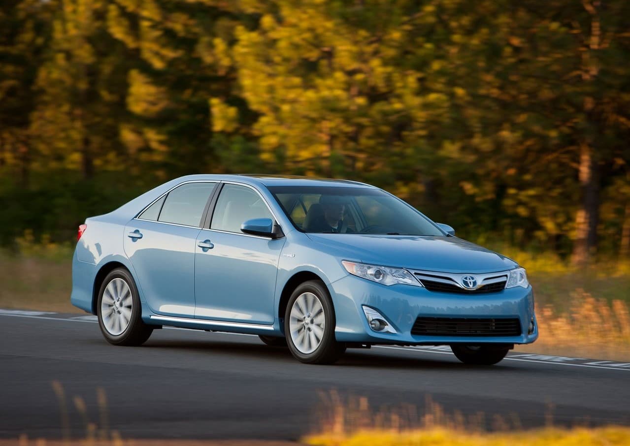 <h3 class="cms-H3-H3"><b>2do. lugar en el segmento de los carros híbridos</b></h3>
<br>
<br>
<u><b>Toyota Camry Hybrid</b></u>
<br>
<br>
<b>Puntaje general: </b>8.9 de 10
<br>
<b>Valor retenido tras 5 años de uso:</b> 45.3%