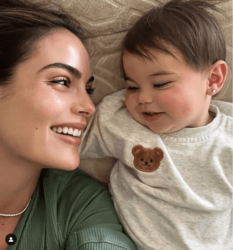 Ximena Navarrete y su hija