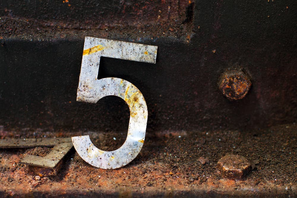 <b>Si en el 2018 entras en tu Año Personal Cinco:</b> Este es el ciclo de la versatilidad, del lenguaje, de la curiosidad. Es el mejor para explorar algo nuevo tanto en el trabajo como en la vida sentimental, particularmente para los solteros o solteras. Se estimula la imaginación, se hacen planes futuros, es una etapa excelente para enseñar, actuar, desarrollar los talentos, participar en concursos y competencias de todo tipo.