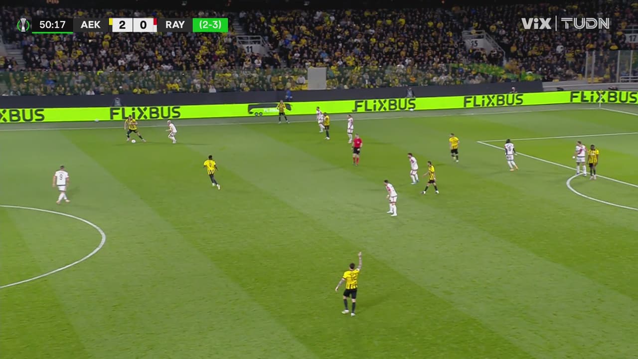 ¡AEK Athens empata con Zini y revive el partido!