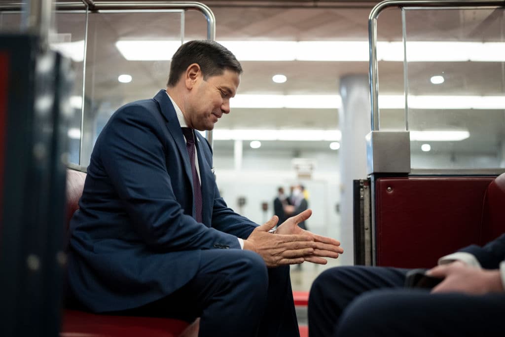 <b>Marco Rubio (Florida) </b>Rubio presentó un proyecto bipartidista que destinaría fondos del Departamento de Justicia para incentivar a los estados a aprobar leyes de “bandera roja”. Sin embargo, el senador, quien aspira a la reelección este año, le dijo a POLITICO que no apoyaría una ley federal de bandera roja.