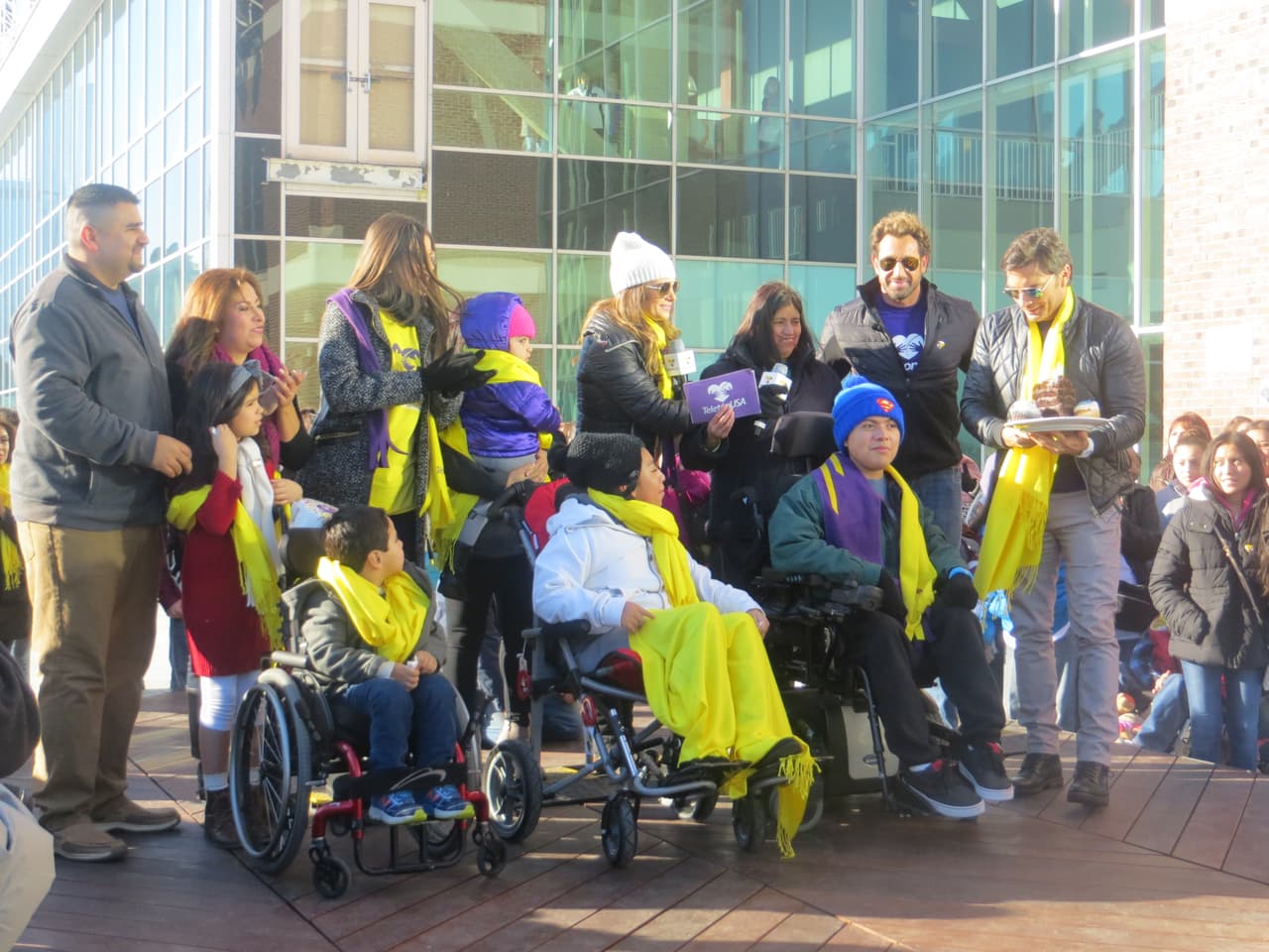 Este es el cuarto Teletón USA y cuenta con la participación de más de 100 celebridades que se han unido a esta hermosa causa.