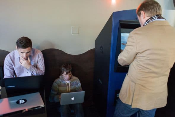 El economista hizo referencia a la actual crisis, la cual está "trayendo un tremendo declive del poder adquisitivo y la devaluación del dólar. Aunque también nos beneficia para las exportaciones como país".