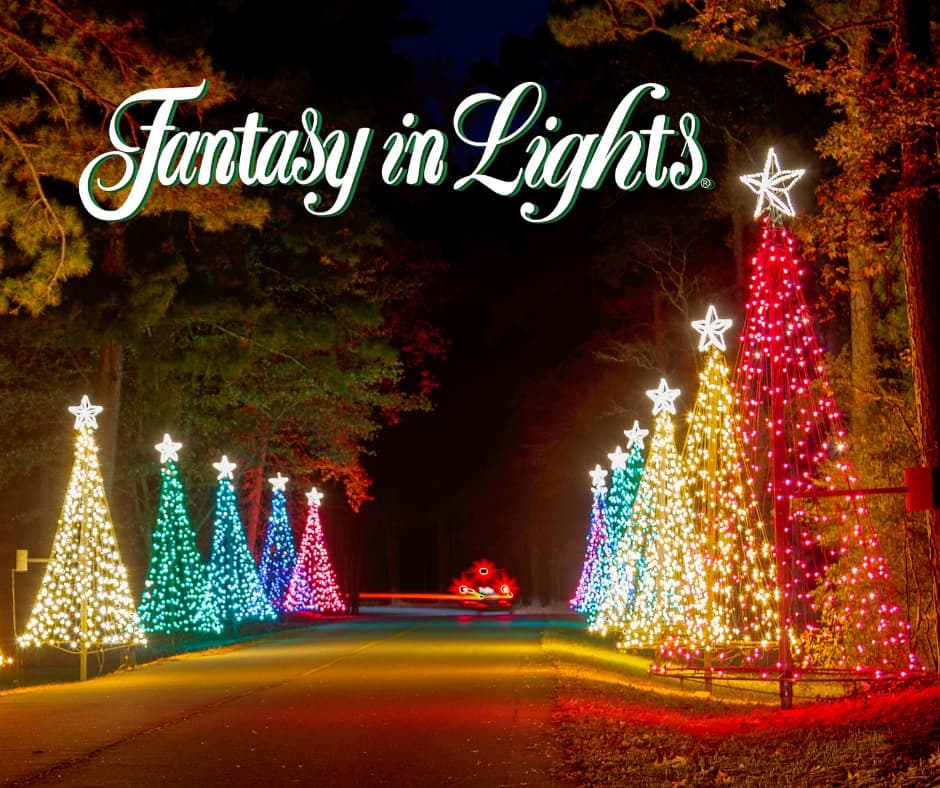 <b><a href="https://maps.app.goo.gl/PJ6aYGYmHdQ7pTQy8" target="_blank">Número 6: Pine Mountain</a></b>. En la pequeña ciudad de Pine Mountains puedes encontrar la Navidad en Callaway.