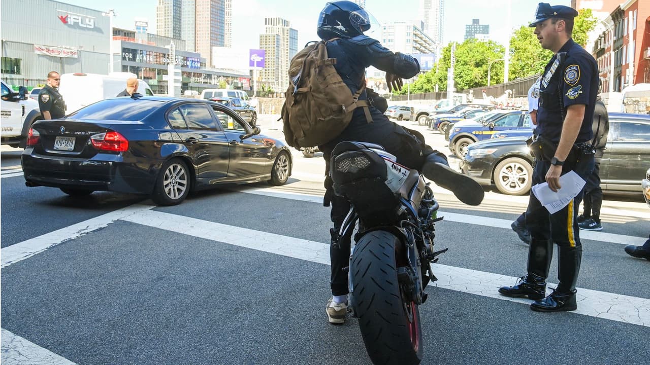 La gobernadora Kathy Hochul informó el martes que en el 2024 van 25 operativos donde se han incautado 1,540 vehículos y se han realizado 339 arrestos y han emitido 12,007 citaciones.
<br>