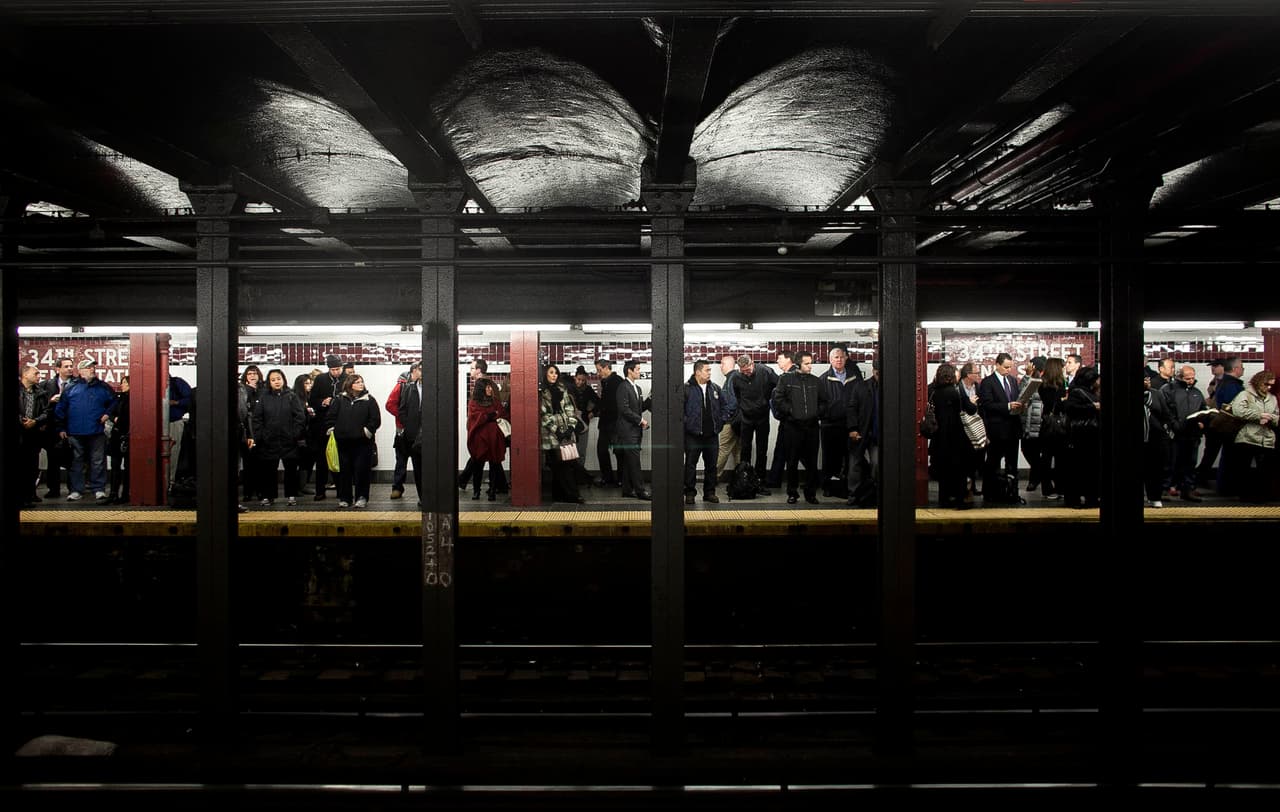 Una sobrecarga eléctrica provocó un colapso "sin precedentes" del subway de NYC