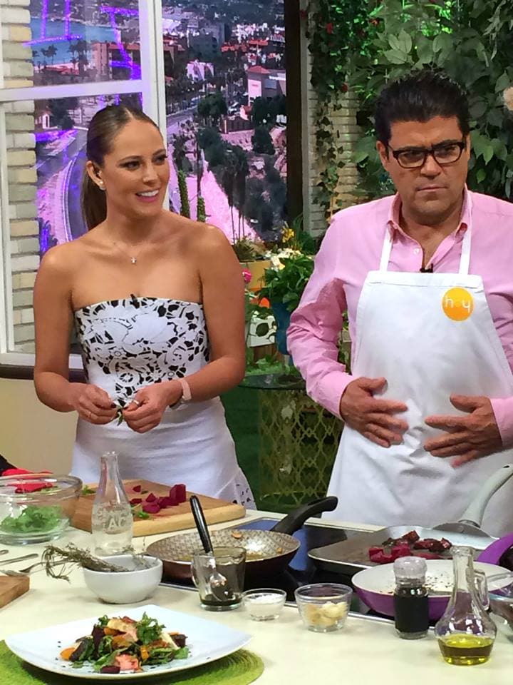 Vane y Burrito se metieron hasta la cocina.