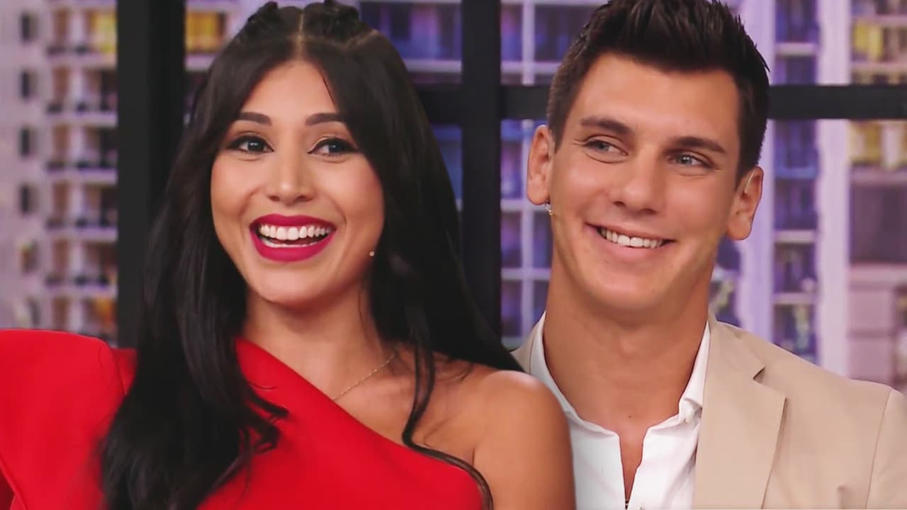 Otra de las parejas que cautivó casi desde el inicio de la temporada fue la de Dolly y Joey. Después de que la amorosa 
<b><a href="https://www.univision.com/shows/enamorandonos/dolly-regreso-a-enamorandonos-para-flechar-a-joey-y-se-llevo-un-que-si-que-si-del-amoroso-video" target="_blank">se decidiera a regresar al programa para flecharlo</a></b>, él no dudó en darle un "que sí, que sí".