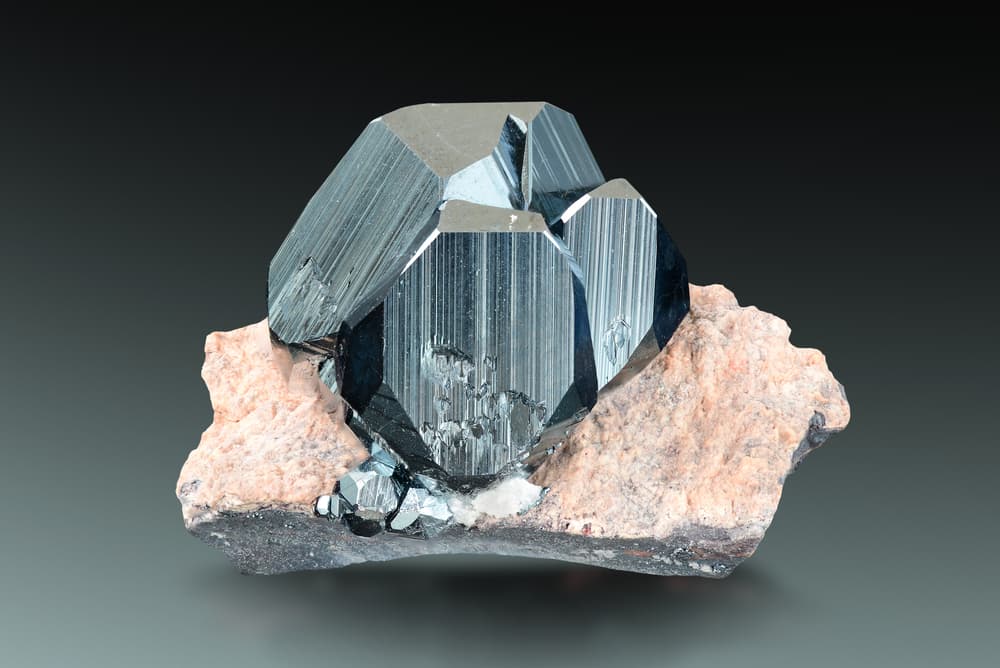 La piedra toma su energía de la tierra, y es una de las que mejor puede invocar las cualidades de este elemento, tomando fuerza y poder para poder aplicarla a quien la porte. La tierra es el elemento que rige al mundo físico, sea con su preservación, el pensamiento, la toma de decisiones y hasta las decisiones financieras.