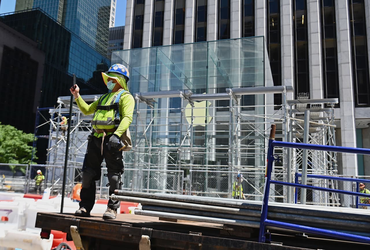 Negocios de construcción y manufactura comenzaron en la Fase 1.