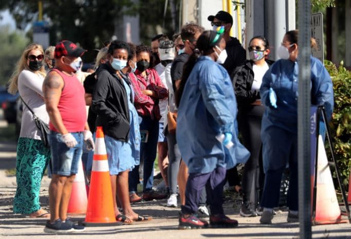 Tampa cierra dos centros de pruebas covid por caída de casos