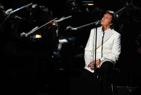Homenaje a Whitney Houston en GRAMMY 2012