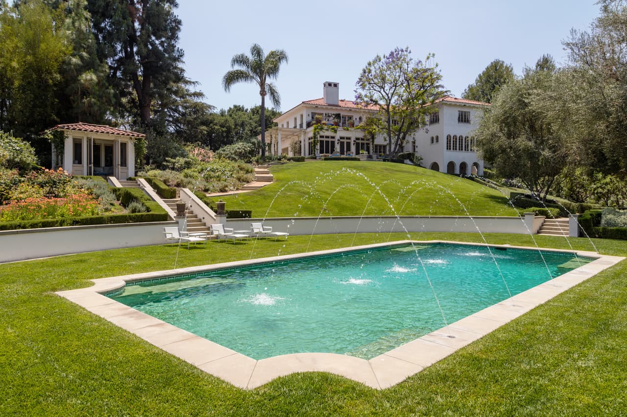 Photo © 2017 Splash News/The Grosby Group EXCLUSIVE Los Feliz, April 14, 2017. Angelina Jolie splashes out nearly $25 million on a six-bed-home in Los Feliz, CA. The six-bed, 10 bathroom property, set on 2.1 acres, once belong to Cecil B. DeMille. The home originally sold for $28,000 in 1916. The home is located in the gated area of Laughlin park, a short drive from the Los Feliz compound she shared with Brad Pitt. Aerial views of the property, land and pool.