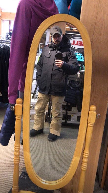 Chema Torre presumió su outfit antes de salir a esquiar.