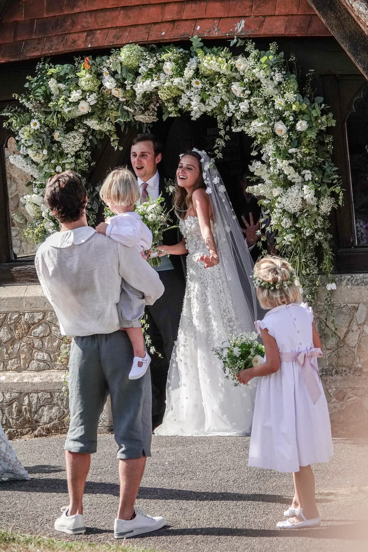 Curiosamente, esta visita coincide con la noticia que compartió 
<a href="https://www.thetimes.co.uk/article/sorry-great-grandma-but-meghan-is-leaving-archie-in-canada-for-this-trip-pfsmkrpmh" target="_blank">The Sunday Times</a>: el nacimiento de la primogénita de Daisy Jenks y
<b> </b>Charles van Straubenzee, gran amigo del príncipe Harry. La bebé llevará por nombre Clover.