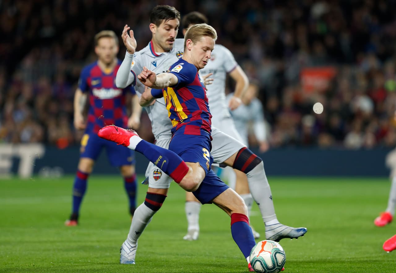 El Barcelona venció al Levante 2-1 con doblete de Ansu Fati, que consiguió un nuevo récord: el jugador más joven en marcar dos goles en los 91 años de La Liga. El Barça llegó a 46 puntos y sigue debajo del Real Madrid.