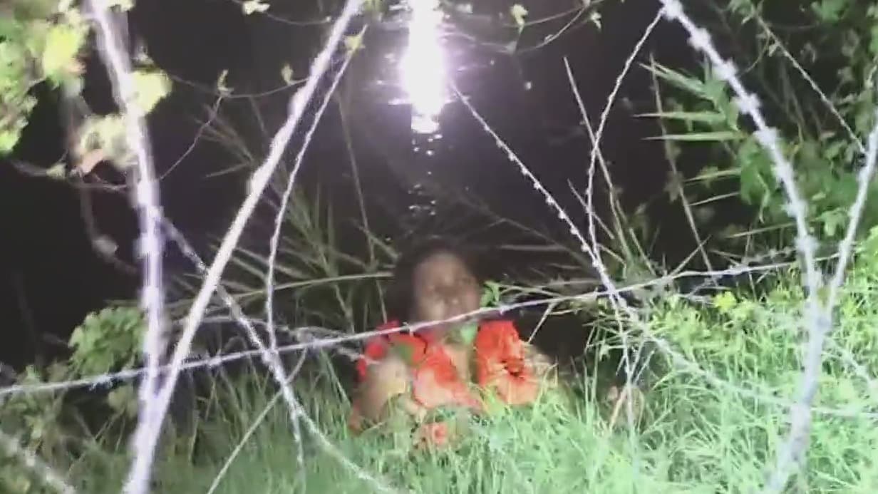 “Se están ahogando”: familia migrante es rescatada tras ser arrastrada por la corriente de un río en la frontera