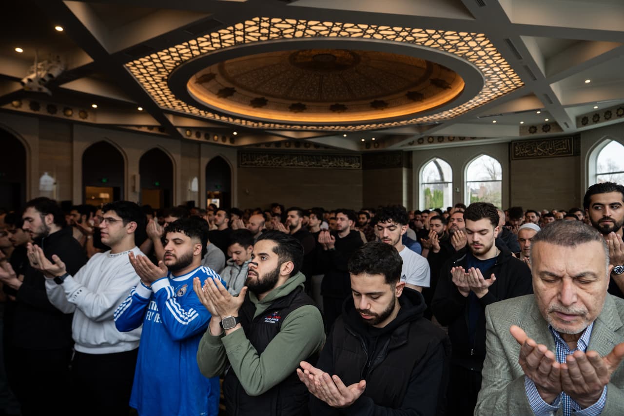 El ala radical republicana impulsa una iniciativa para desnaturalizar y deportar a migrantes "socialistas e islamistas" 
