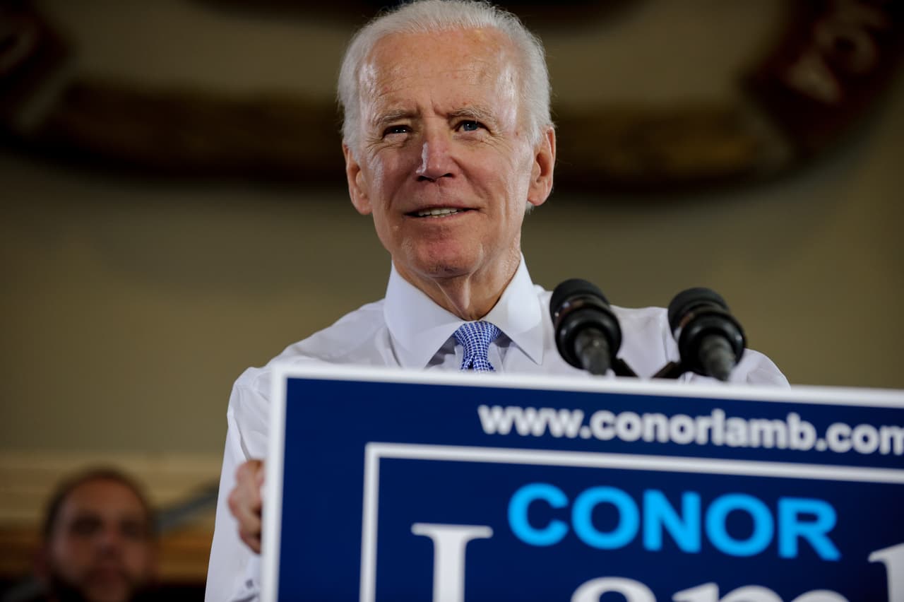 Joe Biden y Donald Trump dicen que si fueran adolescentes se agarrarían a golpes por las mujeres, y ellas están muy indignadas con la idea