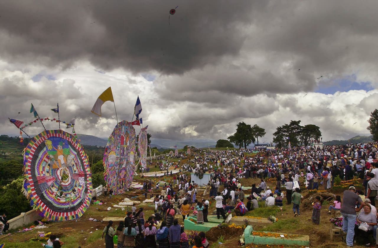 Los Barriletes en el día de los muertos reviven cada año en la tradición guatemalteca