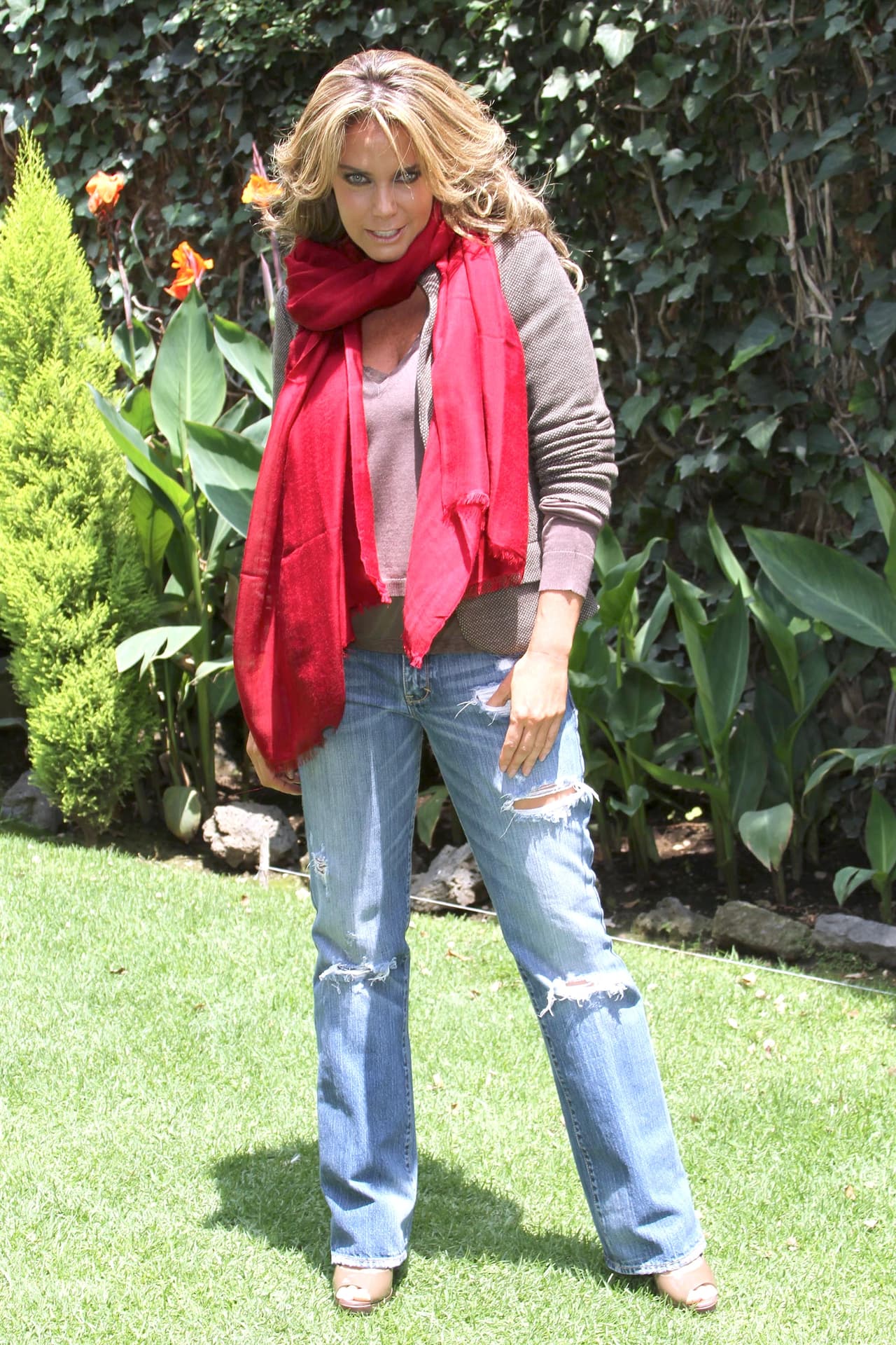 <b>Sabine</b> y su madre emigraron a Mazatlán, Sinaloa, México, y fue allá donde la actriz se desarrolló e hizo su vida desde muy pequeña, por lo que prácticamente es toda una mexicana.