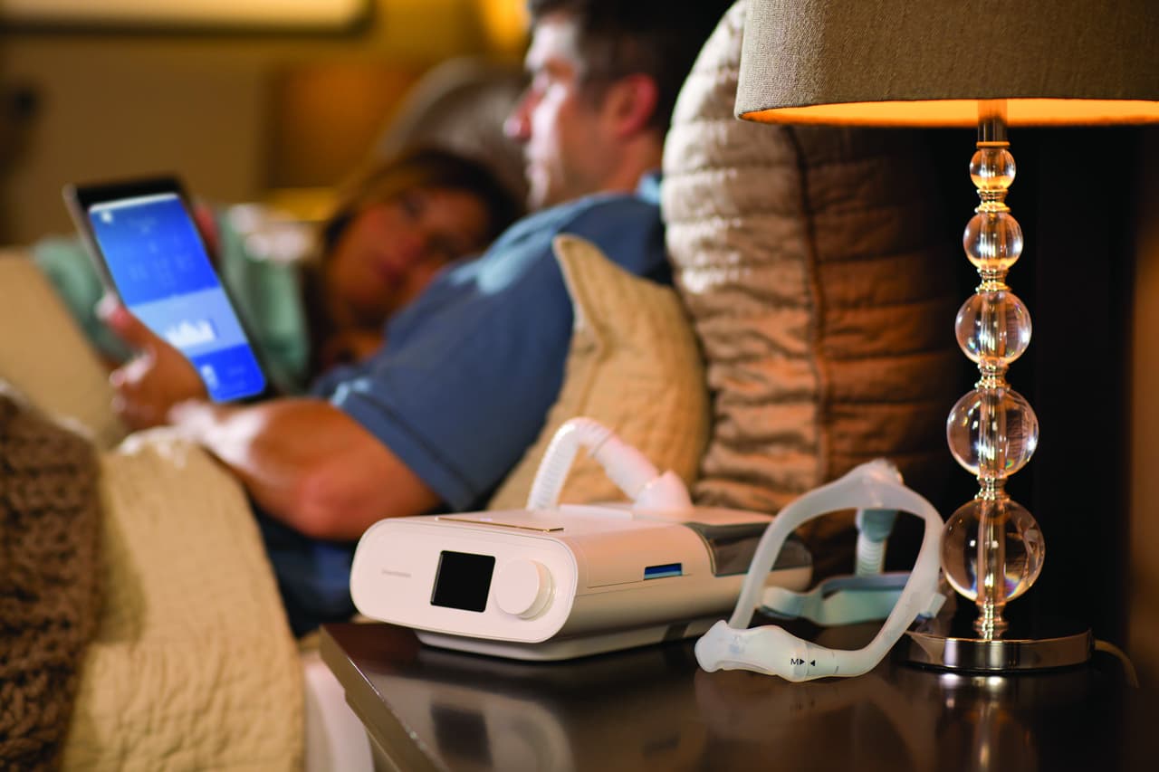 Las personas con apnea de sueño que no pueden interrumpir su terapia de presión (necesaria para mantener las vías respiratorias despejadas), cuentan con 
<a href="https://www.sleepapnea.com/products/devices/dreamstation-go-travel-cpap">DreamStation GO</a>: el dispositivo es ligero, portátil y está permitido en aviones.
