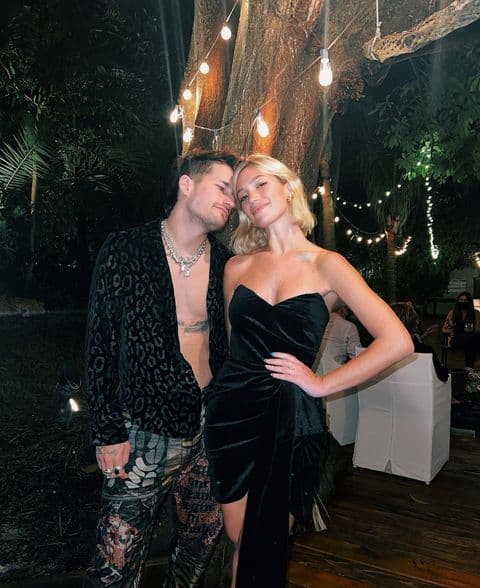 A principios de este año, Ricky Montaner contrajo matrimonio con la modelo argentina Stefi Roitman, a quien contactó por primera vez vía redes sociales y conoció en 2019, de acuerdo con FM Dos.