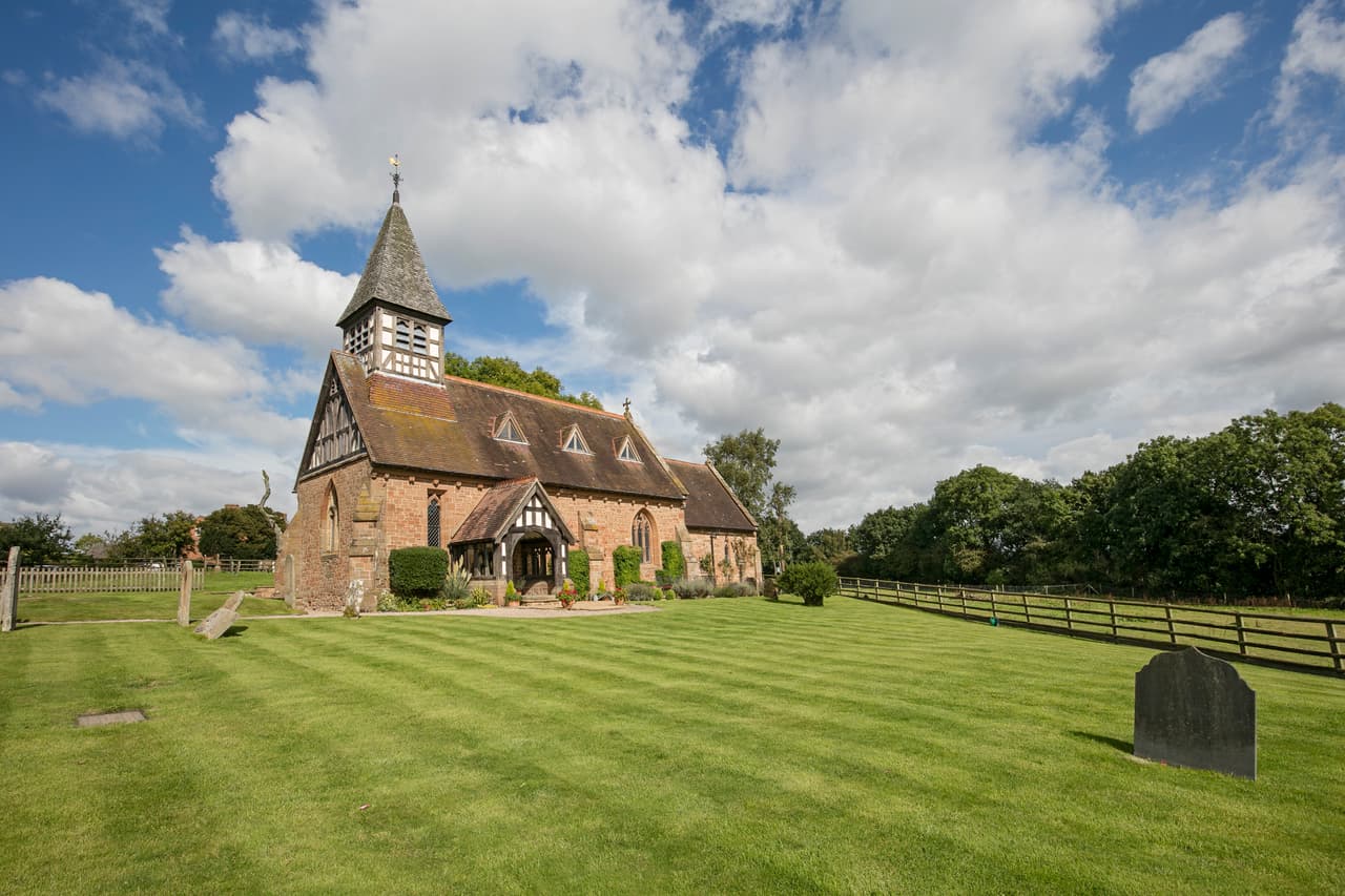 ¿Te animarías a tener un cementerio en tu jardín?