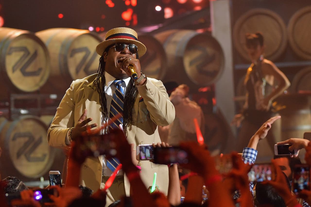 La voz y carisma de estos artistas urbanos quedó plasmada en cada momento del show.